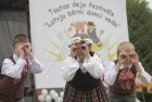 Tautas deju festivāls «Latvju bērni danci veda» Krāslavā 2013 ar lielkocenta «Pār Daugavu saulei roku deva» programmu. Foto sponsors: www.visitkraslav 30