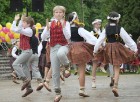 Tautas deju festivāls «Latvju bērni danci veda» Krāslavā 2013 ar lielkocenta «Pār Daugavu saulei roku deva» programmu. Foto sponsors: www.visitkraslav 43