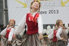 Tautas deju festivāls «Latvju bērni danci veda» Krāslavā 2013 ar lielkocenta «Pār Daugavu saulei roku deva» programmu. Foto sponsors: www.visitkraslav 52