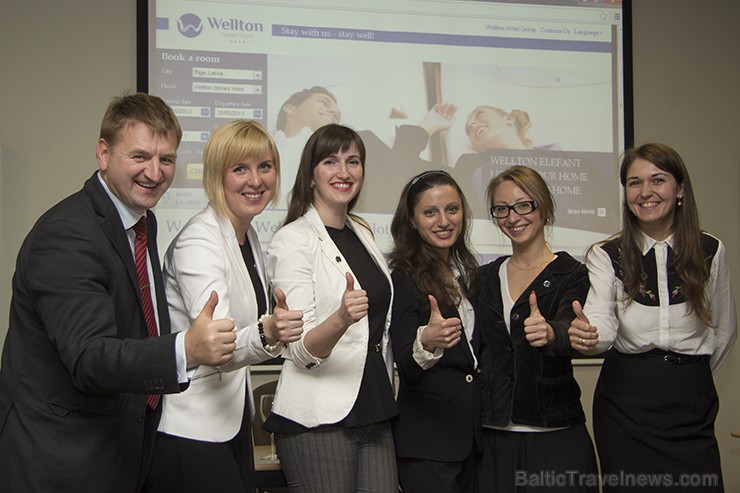 No kreisās: BalticTravelnews.com direktors Aivars Mackevičs, Wellton Elefant Hotel vadītāja Anželika Mažeika, Olesja Prokofjeva, Aļona Serova, Nadežda No kreisās: BalticTravelnews.com direktors Aivars Mackevičs, Wellton Elefant Hotel vadītāja Anželika Mažeika, Olesja Prokofjeva, Aļona Serova, Nadežda 95110