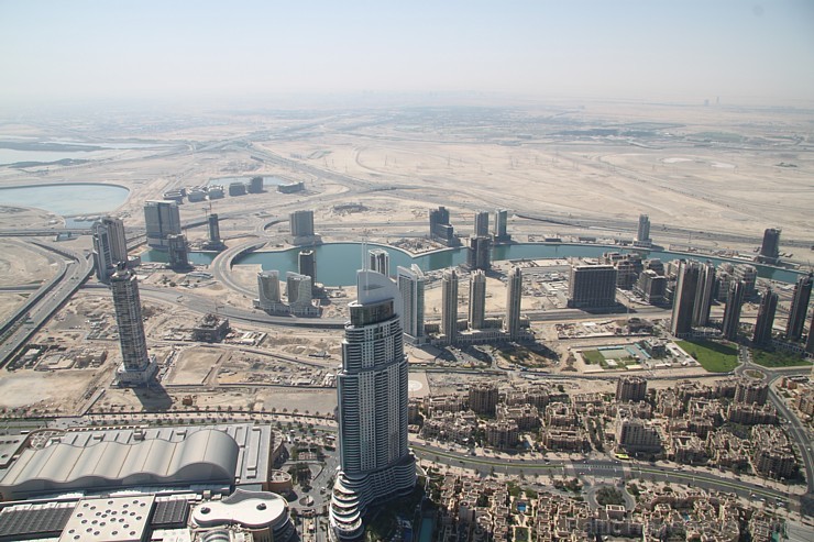 Skats no pasaules augstākās celtnes Burj Khalifa 124 stāva (pavisam 163 stāvi). Foto sponsors:  www.goadventure.lv 95224