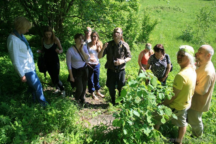 Tipisks senais kulta akmens - bedrīšakmens, kas atrodas savā sākotnējā vietā, kur gulējis jau gadu tūkstošiem. Interesanti, ka akmeņa bedrīšu pielieto Tipisks senais kulta akmens - bedrīšakmens, kas atrodas savā sākotnējā vietā, kur gulējis jau gadu tūkstošiem. Interesanti, ka akmeņa bedrīšu pielieto 95249