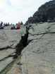 Plaisa, kas veidojas klints augšpusē, kļūst arvien platāka, taču ne tik strauji, lai būtu pamats raizēties par iespējamu cunami Līsefjordā, klints daļ 27