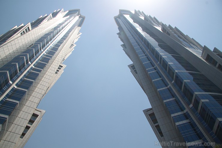 Pasaulē augstākā viesnīca ir JW Marriott Marquis Hotel Dubai ar 72 stāviem un 355 metriem - www.marriott.com 95666