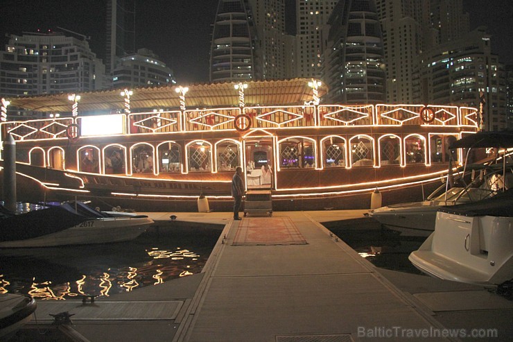 Baltieši dodas Dubaijas nakts izbraucienā ar kuģi. Foto sponsors: www.goadventure.lv 95777