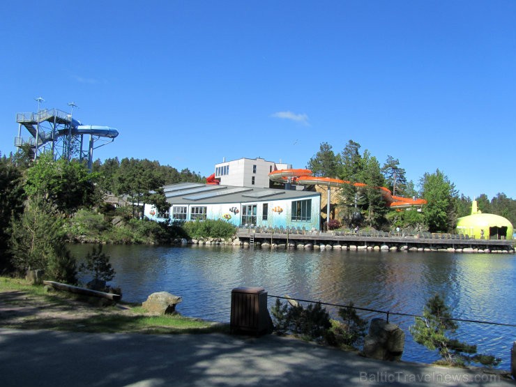 Blakus Zooloģiskajam dārzam atrodas arī ūdens atrakciju parks Blakus Zooloģiskajam dārzam atrodas arī ūdens atrakciju parks