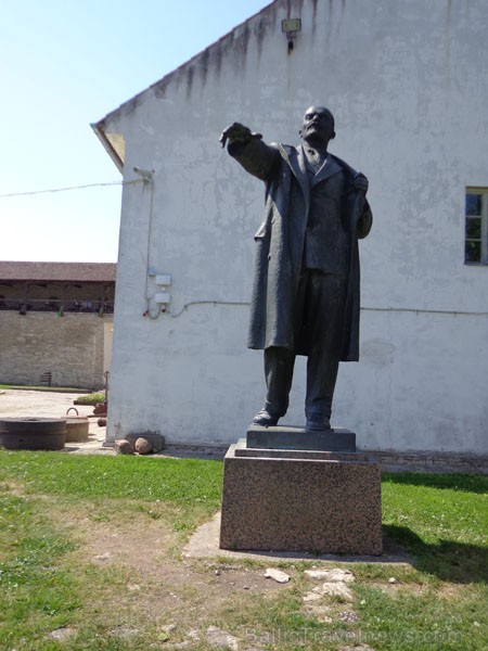Ļeņina statuja Narvas cietokšņa pagalmā 95992