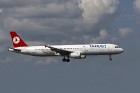 Turkish Airlines lidmašīna Airbus A321 īsi pirms piezemēšanās starptautiskajā lidostā Rīga. 17