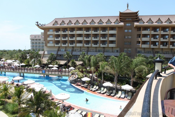 ROYAL DRAGON HOTEL 5* UAI (SIDE) – burvīgais skats pa viesnīcas logu. Foto sponsors: www.goadventure.lv 96146