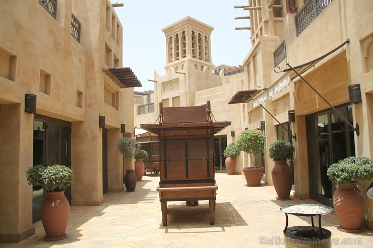 Travelnews.lv apmeklē greznu viesnīcu kompleksu Dubaijā - «Madinat Jumeirah Resort». Foto sponsors: www.GoAdventure.lv Travelnews.lv apmeklē greznu viesnīcu kompleksu Dubaijā - «Madinat Jumeirah Resort». Foto sponsors: www.GoAdventure.lv 96174