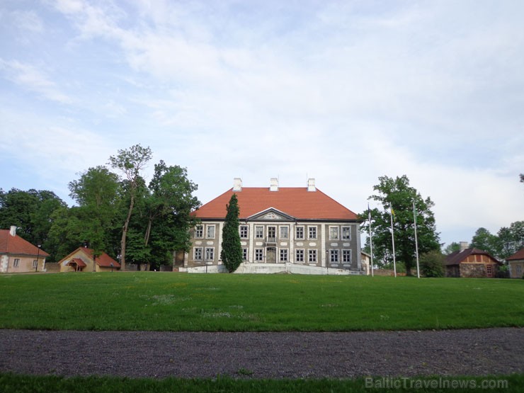 Maidlas muižas ēka uzcelta 1767. gadā pēc Georga Ludviga fon Vrangela vēlēšanās. Visi muižai nepieciešamie celtniecības materiāli iegūti no tuvākās ap 96236