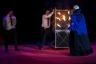 Izrādēs var redzēt Norvēģijas cirka mākslinieces, iluzionistes un
burvju triku meistares Evas Julia Christiie maģijas šovu ar cilvēku un eksotisku dz 15
