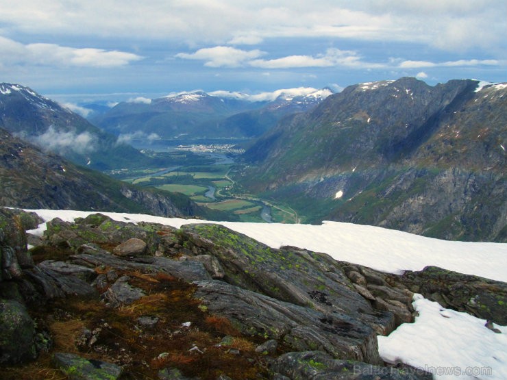 Mēre un Rumsdāle ir apgabals Rietumnorvēģijas ziemeļu daļā. To raksturo ainavu dažādība - dziļi fjordi, kalni, ielejas un izrobotais krasts. Mēre un Rumsdāle ir apgabals Rietumnorvēģijas ziemeļu daļā. To raksturo ainavu dažādība - dziļi fjordi, kalni, ielejas un izrobotais krasts. 96453