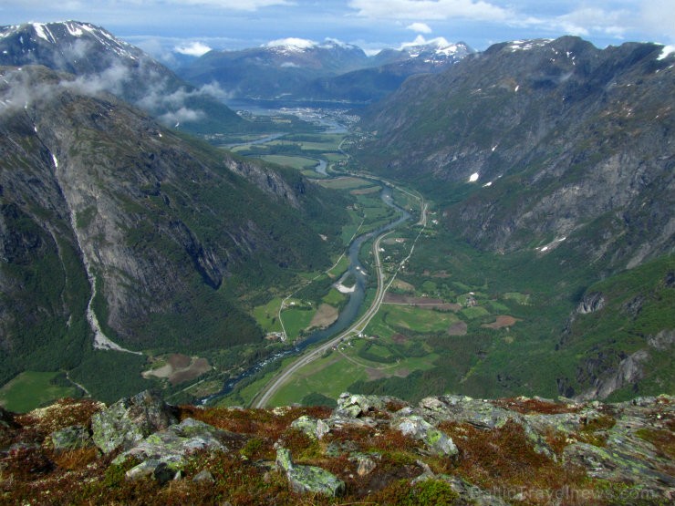 Mēre un Rumsdāle ir apgabals Rietumnorvēģijas ziemeļu daļā. To raksturo ainavu dažādība - dziļi fjordi, kalni un izrobotais krasts. Mēre un Rumsdāle ir apgabals Rietumnorvēģijas ziemeļu daļā. To raksturo ainavu dažādība - dziļi fjordi, kalni un izrobotais krasts. 96454