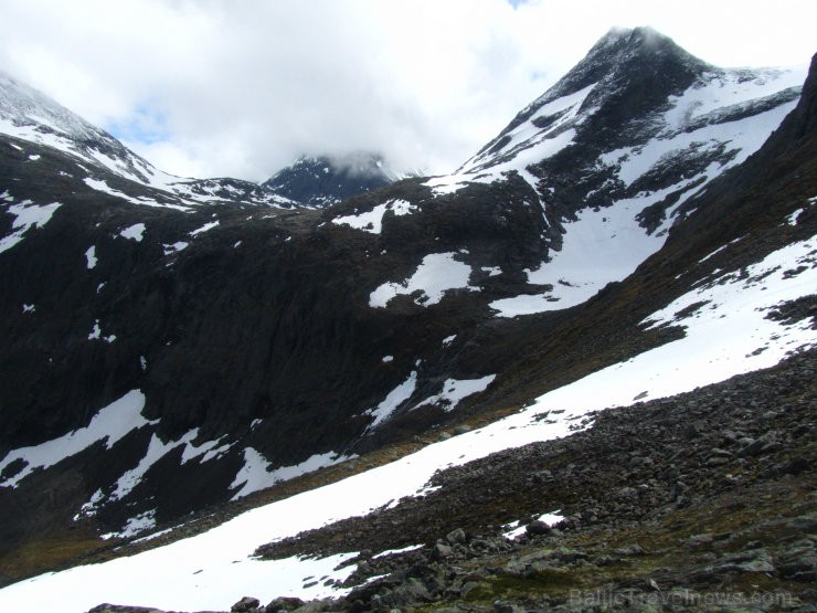 Mēre un Rumsdāle ir apgabals Rietumnorvēģijas ziemeļu daļā. To raksturo ainavu dažādība - dziļi fjordi, kalni un izrobotais krasts. Mēre un Rumsdāle ir apgabals Rietumnorvēģijas ziemeļu daļā. To raksturo ainavu dažādība - dziļi fjordi, kalni un izrobotais krasts. 96455