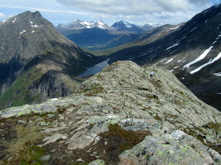 Mēre un Rumsdāle ir apgabals Rietumnorvēģijas ziemeļu daļā. To raksturo ainavu dažādība - dziļi fjordi, kalni un izrobotais krasts. Mēre un Rumsdāle ir apgabals Rietumnorvēģijas ziemeļu daļā. To raksturo ainavu dažādība - dziļi fjordi, kalni un izrobotais krasts. 96457