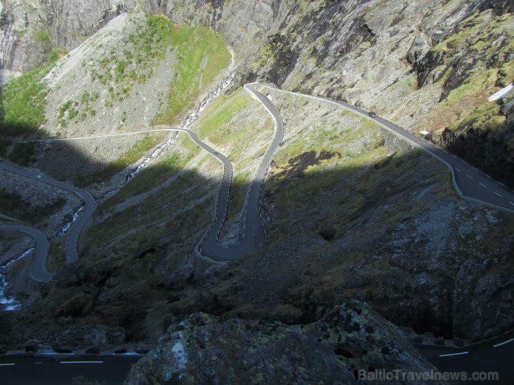 Troļļu ceļš atrodas aptuveni 15 kilometrus no Andalsnes pilsētas. Tas ir aptuveni 9% slīps un izvijas 11 asos, galvu reibinošos līkumos. Turpat ir pie Troļļu ceļš atrodas aptuveni 15 kilometrus no Andalsnes pilsētas. Tas ir aptuveni 9% slīps un izvijas 11 asos, galvu reibinošos līkumos. Turpat ir pie 96474