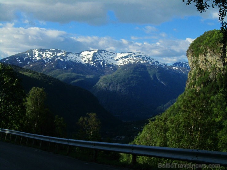 Mēres un Rumsdāles apgabalu raksturo ainavu dažādība - dziļi fjordi, kalni, ielejas un izrobotais krasts. Mēres un Rumsdāles apgabalu raksturo ainavu dažādība - dziļi fjordi, kalni, ielejas un izrobotais krasts. 96485
