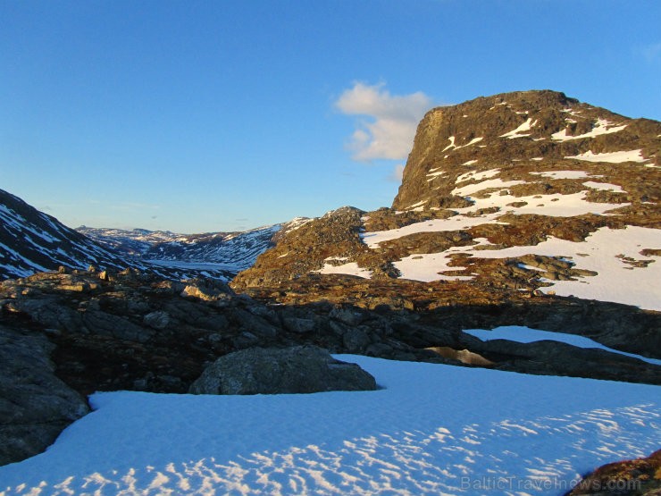 Mēres un Rumsdāles apgabalu raksturo ainavu dažādība - dziļi fjordi, kalni, ielejas un izrobotais krasts. 96494