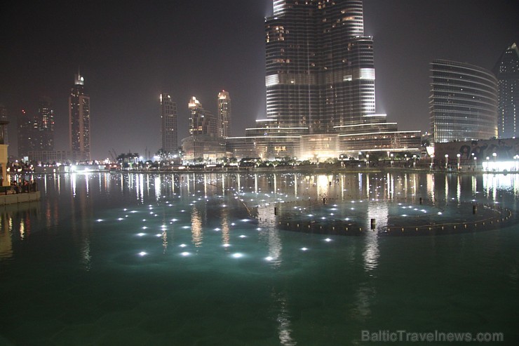 Travelnews.lv apmeklē Dubaijas muzikālās un pasaulē visaugstākās strūklakas. Foto sponsors: www.GoAdventure.lv 96499