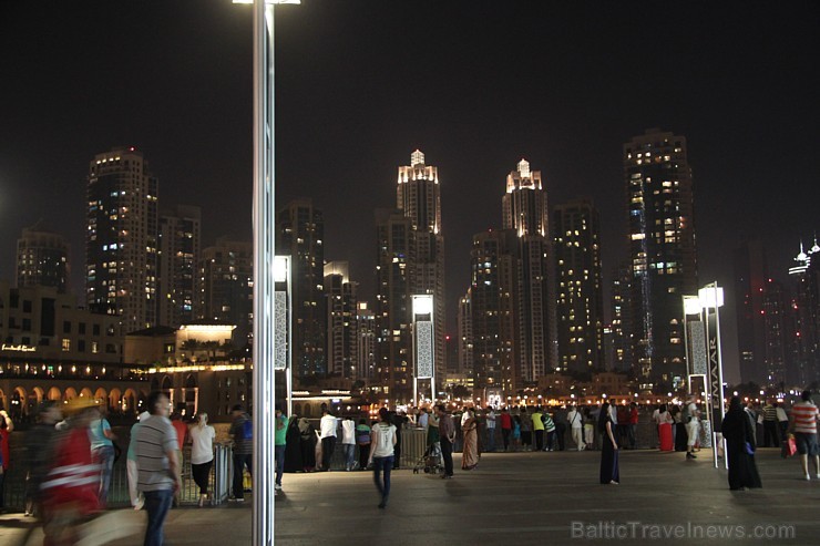 Travelnews.lv apmeklē Dubaijas muzikālās un pasaulē visaugstākās strūklakas. Foto sponsors: www.GoAdventure.lv 96501