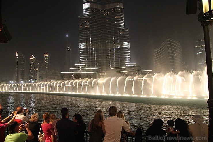 Travelnews.lv apmeklē Dubaijas muzikālās un pasaulē visaugstākās strūklakas. Foto sponsors: www.GoAdventure.lv 96503