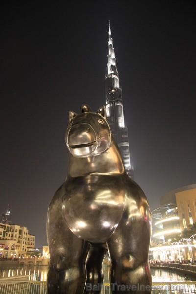 Travelnews.lv apmeklē Dubaijas muzikālās un pasaulē visaugstākās strūklakas. Foto sponsors: www.GoAdventure.lv 96510