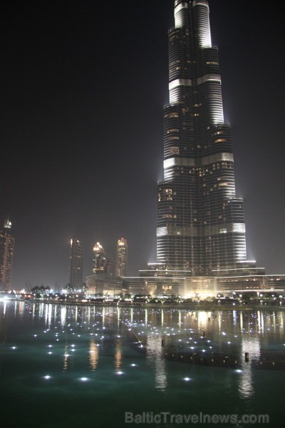 Travelnews.lv apmeklē Dubaijas muzikālās un pasaulē visaugstākās strūklakas. Foto sponsors: www.GoAdventure.lv 96511