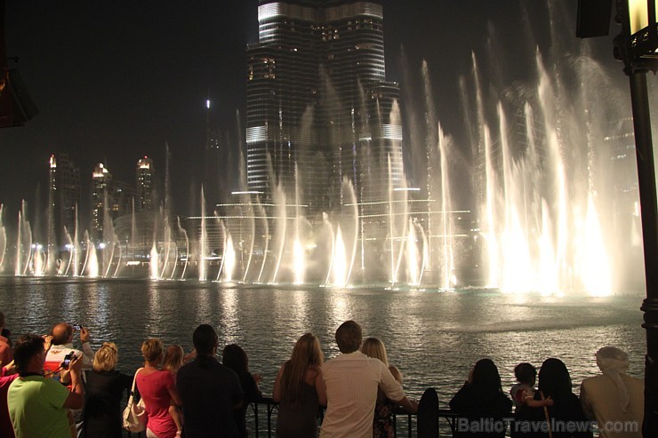Travelnews.lv apmeklē Dubaijas muzikālās un pasaulē visaugstākās strūklakas. Foto sponsors: www.GoAdventure.lv 96515
