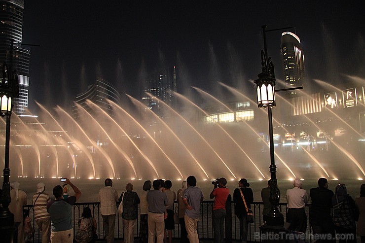 Travelnews.lv apmeklē Dubaijas muzikālās un pasaulē visaugstākās strūklakas. Foto sponsors: www.GoAdventure.lv 96516