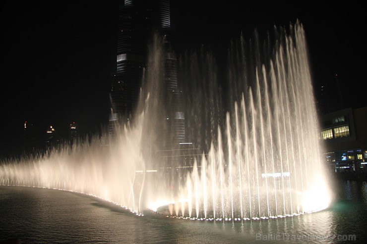 Travelnews.lv apmeklē Dubaijas muzikālās un pasaulē visaugstākās strūklakas. Foto sponsors: www.GoAdventure.lv 96518
