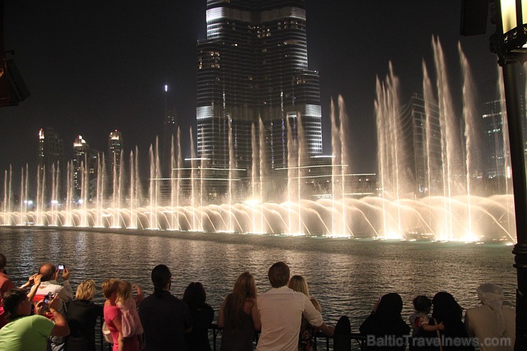 Travelnews.lv apmeklē Dubaijas muzikālās un pasaulē visaugstākās strūklakas. Foto sponsors: www.GoAdventure.lv 96519