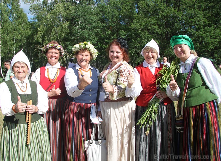 Tūrisma firma Relaks Tūre (www.relaksture.lv) Stopiņu Līgo estrādē 15.06.2013 sarīkoja ceļotājiem jautru «RelaksZaļumballi» Tūrisma firma Relaks Tūre (www.relaksture.lv) Stopiņu Līgo estrādē 15.06.2013 sarīkoja ceļotājiem jautru «RelaksZaļumballi» 96605