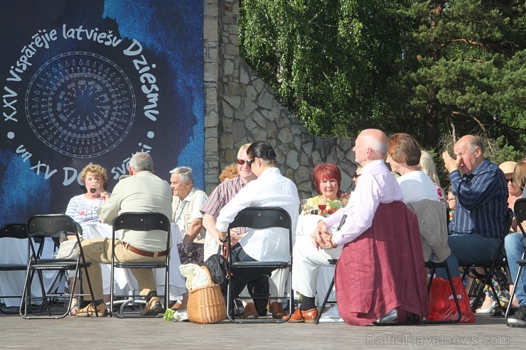 Tūrisma firma Relaks Tūre (www.relaksture.lv) Stopiņu Līgo estrādē 15.06.2013 sarīkoja ceļotājiem jautru «RelaksZaļumballi» Tūrisma firma Relaks Tūre (www.relaksture.lv) Stopiņu Līgo estrādē 15.06.2013 sarīkoja ceļotājiem jautru «RelaksZaļumballi» 96625