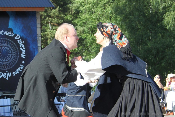 Tūrisma firma Relaks Tūre (www.relaksture.lv) Stopiņu Līgo estrādē 15.06.2013 sarīkoja ceļotājiem jautru «RelaksZaļumballi» Tūrisma firma Relaks Tūre (www.relaksture.lv) Stopiņu Līgo estrādē 15.06.2013 sarīkoja ceļotājiem jautru «RelaksZaļumballi» 96627