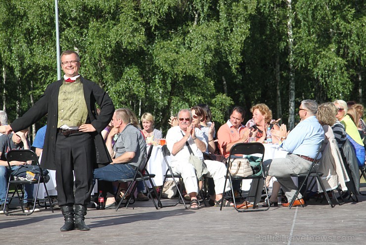 Tūrisma firma Relaks Tūre (www.relaksture.lv) Stopiņu Līgo estrādē 15.06.2013 sarīkoja ceļotājiem jautru «RelaksZaļumballi» Tūrisma firma Relaks Tūre (www.relaksture.lv) Stopiņu Līgo estrādē 15.06.2013 sarīkoja ceļotājiem jautru «RelaksZaļumballi» 96633