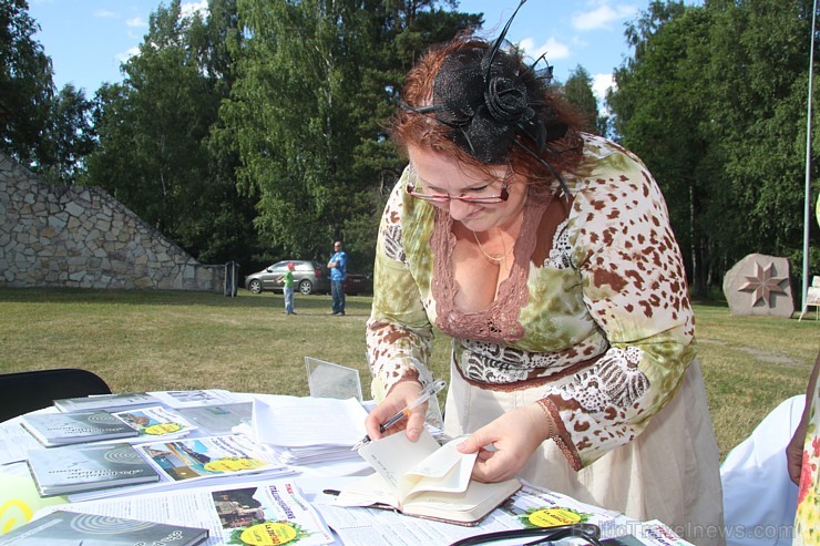 Tūrisma firma Relaks Tūre (www.relaksture.lv) Stopiņu Līgo estrādē 15.06.2013 sarīkoja ceļotājiem jautru «RelaksZaļumballi» Tūrisma firma Relaks Tūre (www.relaksture.lv) Stopiņu Līgo estrādē 15.06.2013 sarīkoja ceļotājiem jautru «RelaksZaļumballi» 96640