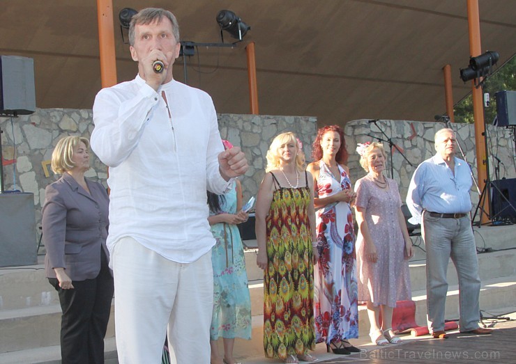 Tūrisma firma Relaks Tūre (www.relaksture.lv) Stopiņu Līgo estrādē 15.06.2013 sarīkoja ceļotājiem jautru «RelaksZaļumballi» Tūrisma firma Relaks Tūre (www.relaksture.lv) Stopiņu Līgo estrādē 15.06.2013 sarīkoja ceļotājiem jautru «RelaksZaļumballi» 96647