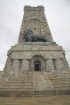 Šipkas monuments piramīdas formā ar 5 stāviem. Monumentu sargā 8 metrus garš un 4 metrus augsts lauva. Foto sponsors: www.goadventure.lv 4