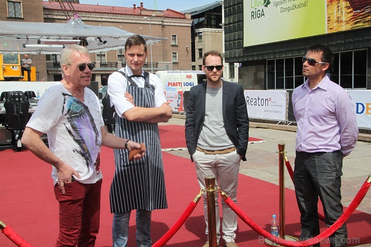 Debesu restorāns «Dinner in the Sky» ir atkal Rīgā līdz sestdienai (22.06.2013). Foto sponsors: www.dinnerinthesky.lv 96868