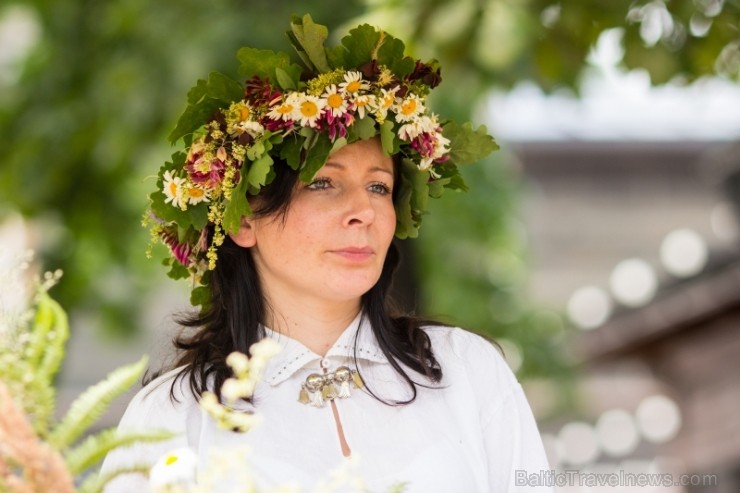 Tirdziņā varēja iegādāties zemnieku un amatnieku izstrādājumus, pašbrūvētu alu, mājās ceptu maizi, raušus, sierus un daudz citu gardumu svētkiem, kā a Tirdziņā varēja iegādāties zemnieku un amatnieku izstrādājumus, pašbrūvētu alu, mājās ceptu maizi, raušus, sierus un daudz citu gardumu svētkiem, kā a 97055