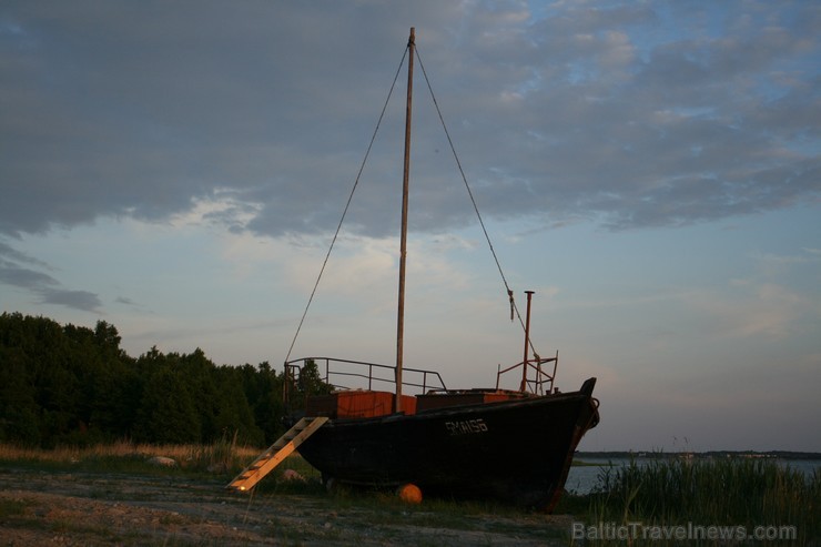 Ar 198 km² platību, Muhu ir neliela, bet tomēr trešā lielākā Igaunijas sala Baltijas jūrā. 97106