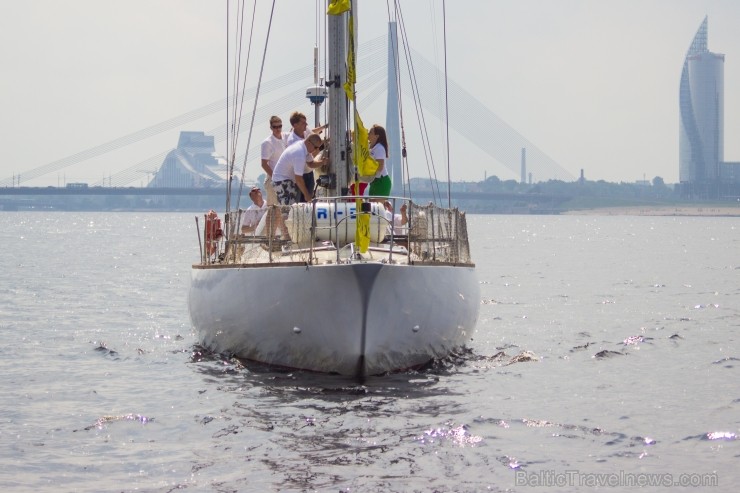 Jahta Spaniel pavadīta ceļā uz The Tail Ship Races 2013 regati 97135