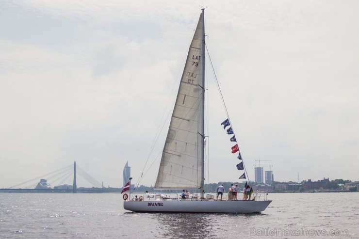 Jahta Spaniel pavadīta ceļā uz The Tail Ship Races 2013 regati 97138