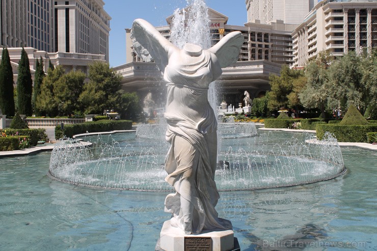 Cēzara pils viesnīca Lasvegasā. 2013. gada pavasarī Travel Time devās grupu braucienā uz ASV Rietumu krastu un Havaju salām. Foto: www.traveltime.lv Cēzara pils viesnīca Lasvegasā. 2013. gada pavasarī Travel Time devās grupu braucienā uz ASV Rietumu krastu un Havaju salām. Foto: www.traveltime.lv 97175
