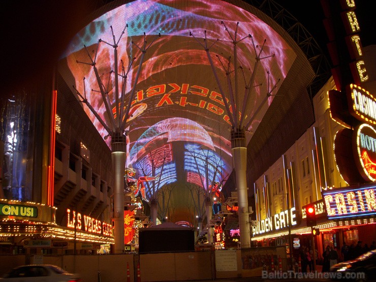 Fremonta ielas šovs, Lasvegasa. 2013. gada pavasarī Travel Time devās grupu braucienā uz ASV Rietumu krastu un Havaju salām. Foto: www.traveltime.lv Fremonta ielas šovs, Lasvegasa. 2013. gada pavasarī Travel Time devās grupu braucienā uz ASV Rietumu krastu un Havaju salām. Foto: www.traveltime.lv 97176