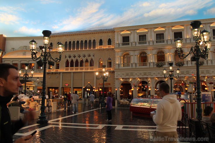 Venēcijas viesnīca Lasvegasā. 2013. gada pavasarī Travel Time devās grupu braucienā uz ASV Rietumu krastu un Havaju salām. Foto: www.traveltime.lv Venēcijas viesnīca Lasvegasā. 2013. gada pavasarī Travel Time devās grupu braucienā uz ASV Rietumu krastu un Havaju salām. Foto: www.traveltime.lv 97178