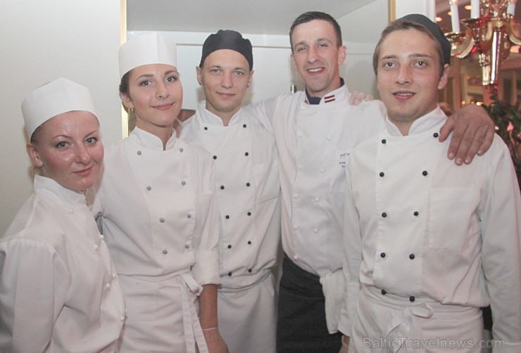 Vecrīgas piecu zvaigžņu viesnīca Grand Palace Hotel Rīga rīkoja 28.06.2013 vērienīgu balli «The Global Party 2013». Pasākuma viesi. Foto sponsors: www Vecrīgas piecu zvaigžņu viesnīca Grand Palace Hotel Rīga rīkoja 28.06.2013 vērienīgu balli «The Global Party 2013». Pasākuma viesi. Foto sponsors: www 97390