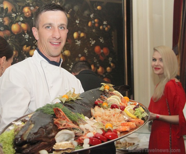 Vecrīgas piecu zvaigžņu viesnīca Grand Palace Hotel Rīga rīkoja 28.06.2013 vērienīgu balli «The Global Party 2013». Pasākuma viesi. Foto sponsors: www Vecrīgas piecu zvaigžņu viesnīca Grand Palace Hotel Rīga rīkoja 28.06.2013 vērienīgu balli «The Global Party 2013». Pasākuma viesi. Foto sponsors: www 97410