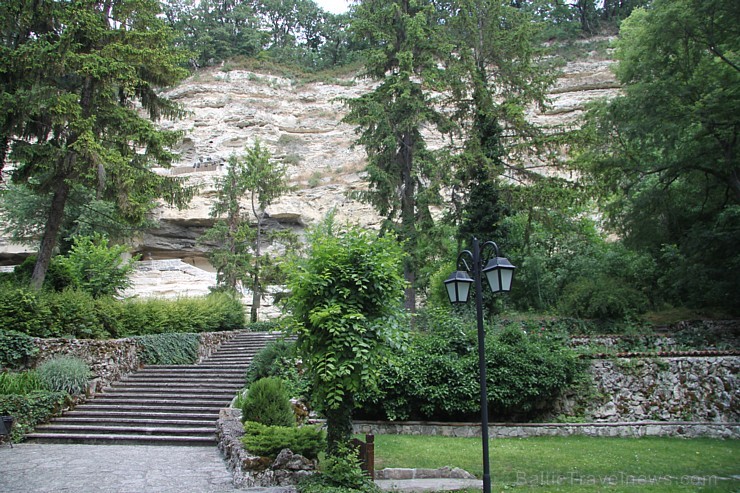 Tūroperators GoAdventure piedāvā apmeklēt alu klosteri, kas atrodas 15 km no ostas pilsētas Varnas. Tiek uzskatīts, ka klosteris ir apdzīvots kopš cet 97415